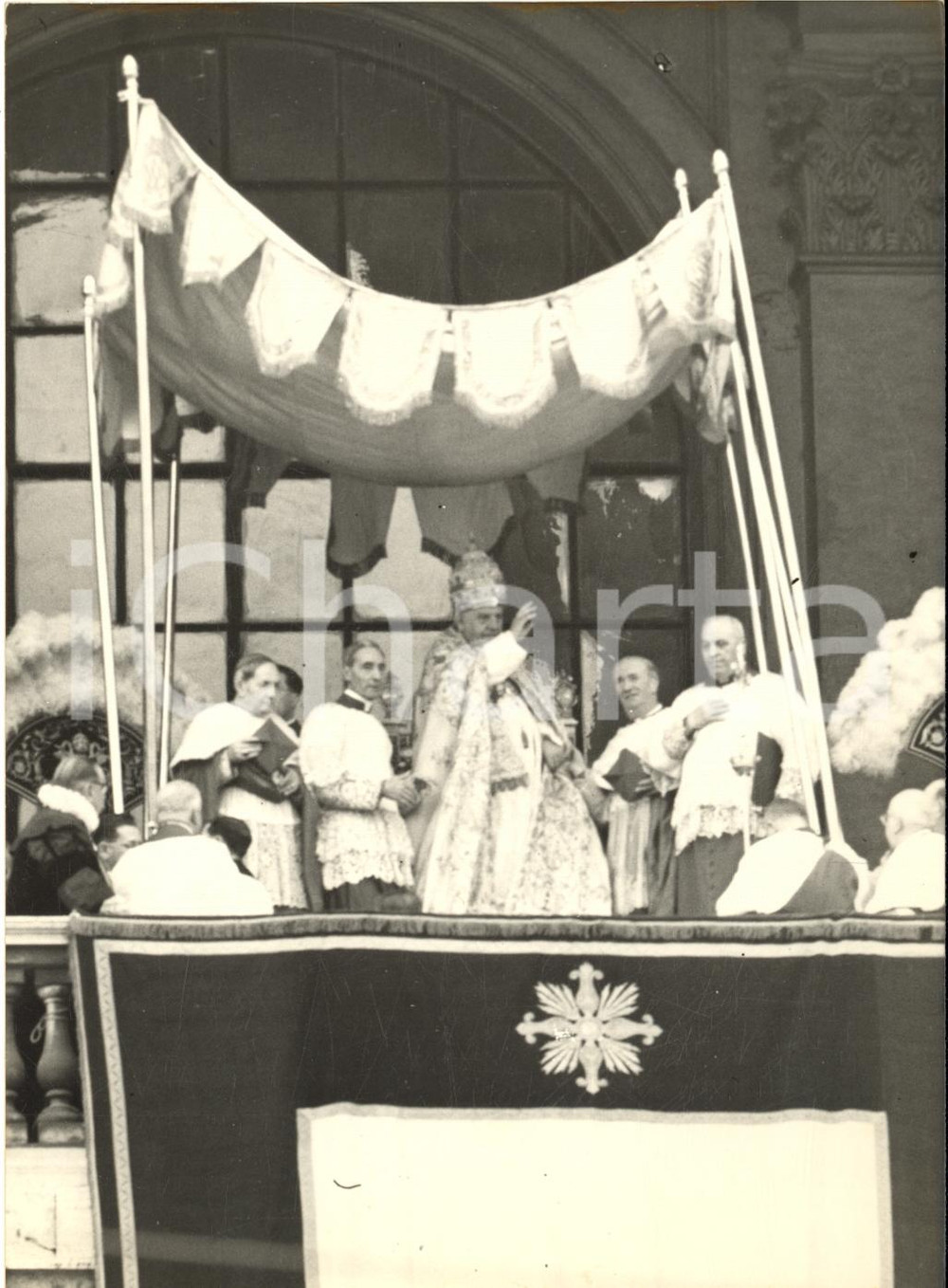 1960 ca ROMA Papa Giovanni XXIII benedice la folla dal balcone *Foto 13x18