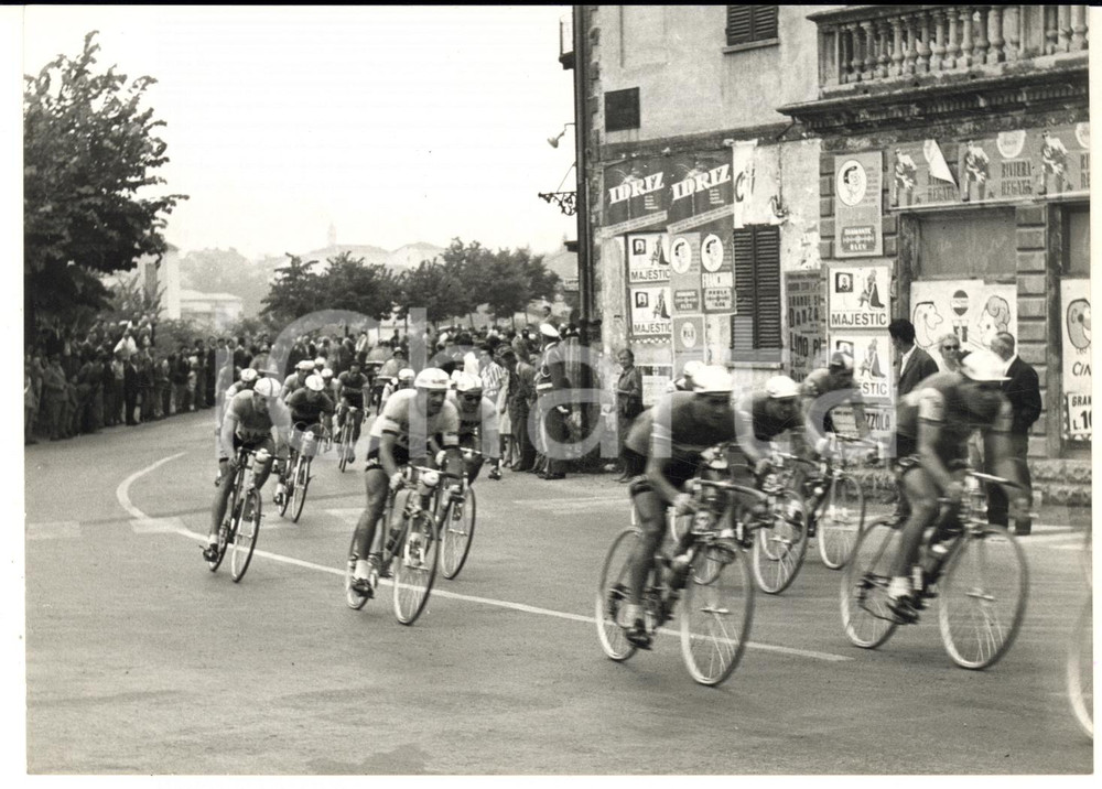 1960 CICLISMO GIRO DEL PIEMONTE MONDOVI' Passaggio del gruppo *Foto 18x13 cm