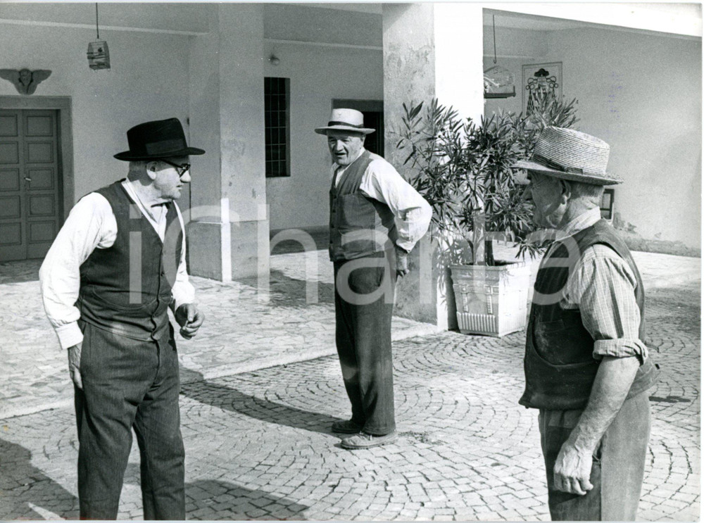 1962 SOTTO IL MONTE Fratelli di Giovanni XXIII nella loro casa di campagna *Foto