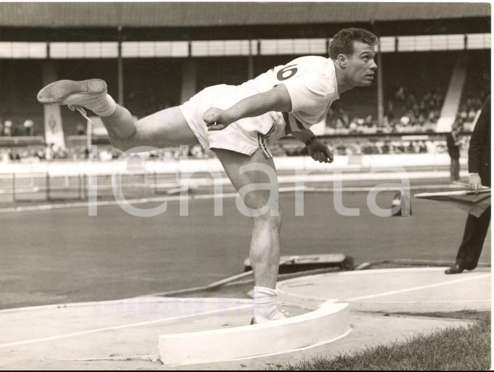 1960 LONDON World British Games - Arthur ROWE putting the weight *Photo 20x15