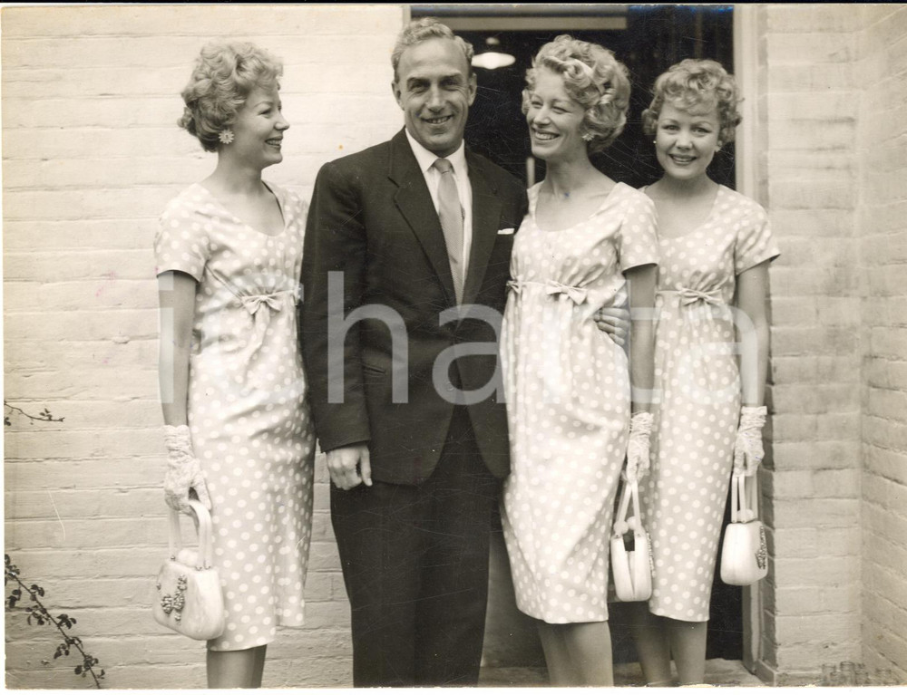 1958 POOLE (UK) Footballer Billy WRIGHT weds Joy of THE BEVERLEY SISTERS Photo