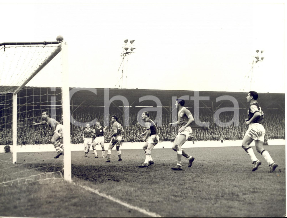 1958 LONDON - FOOTBALL West Ham-Birmingham - Seven players in search of the ball