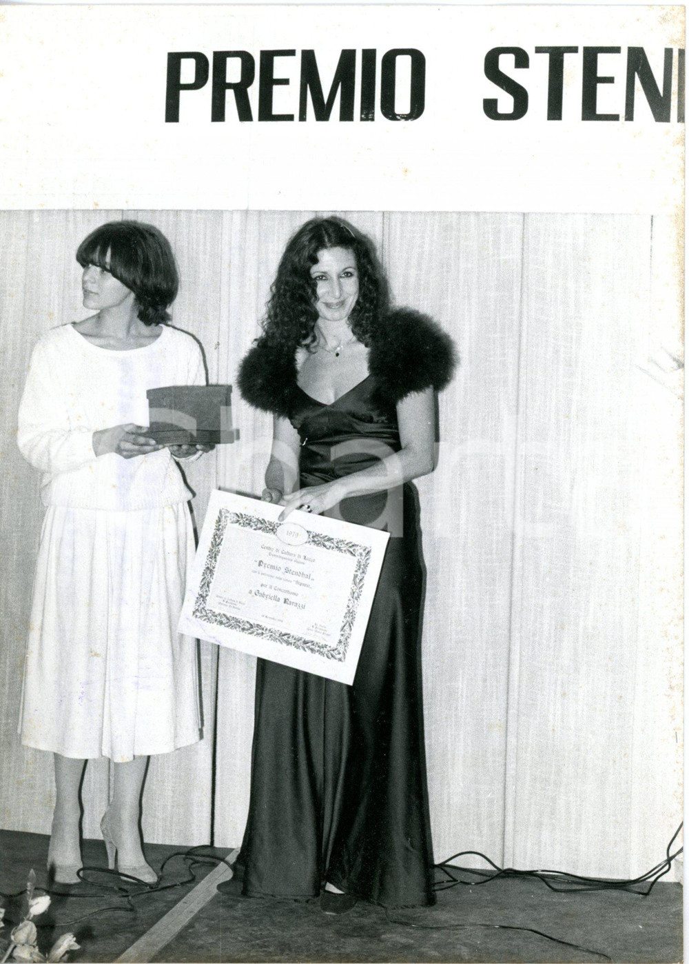 1979 LECCO "Fattorie Stendhal" - Gabriella RAVAZZI riceve il Premio STENDHAL