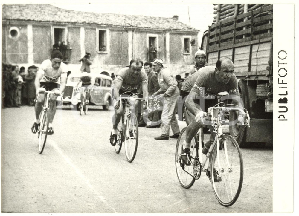 1956 NAPOLI - CICLISMO GIRO DELLA CAMPANIA Fiorenzo MAGNI vince Premio Montagna