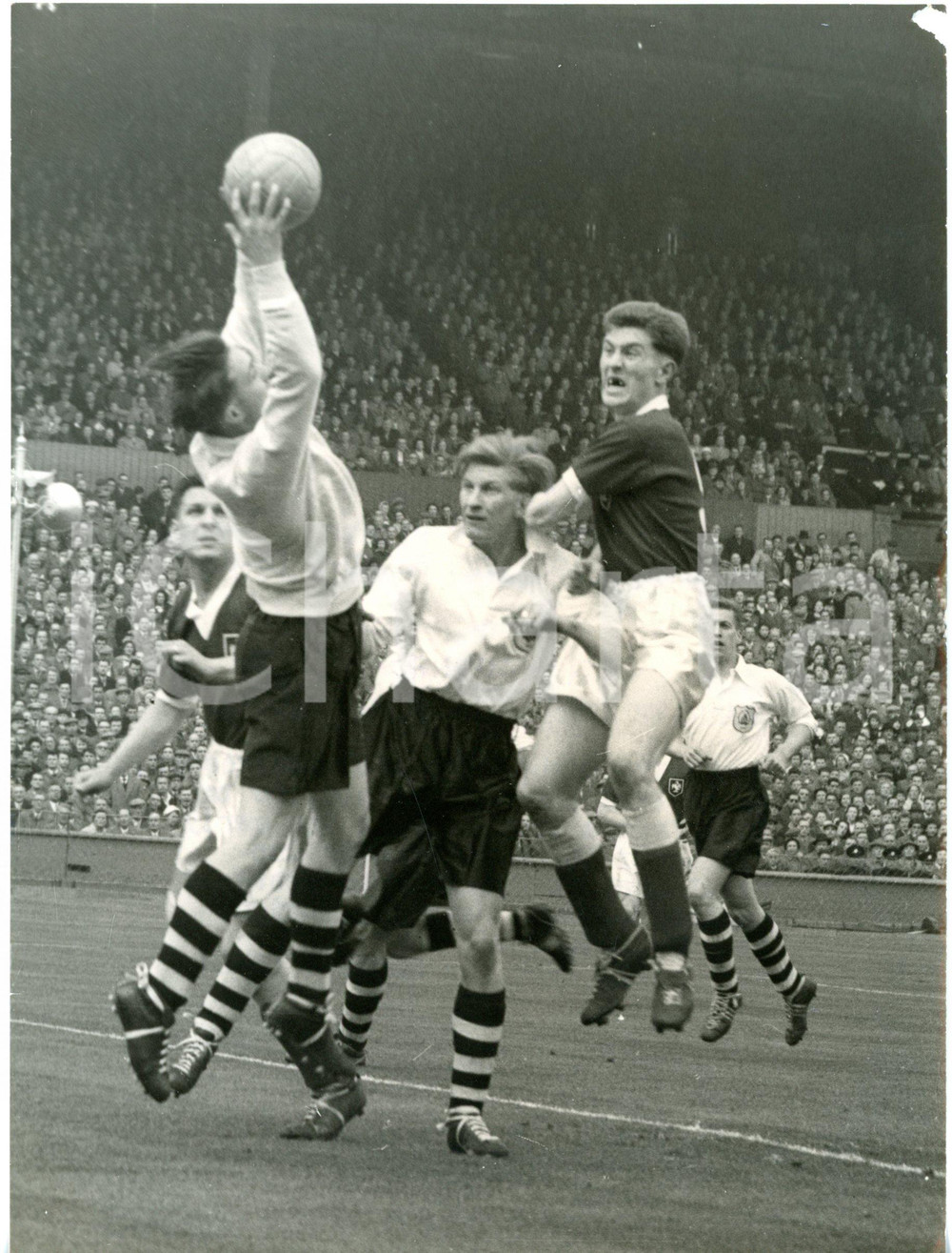 1957 LONDON FOOTBALL Bishop Auckland-Wycombe Wanderers - Save by Harold SHARRATT