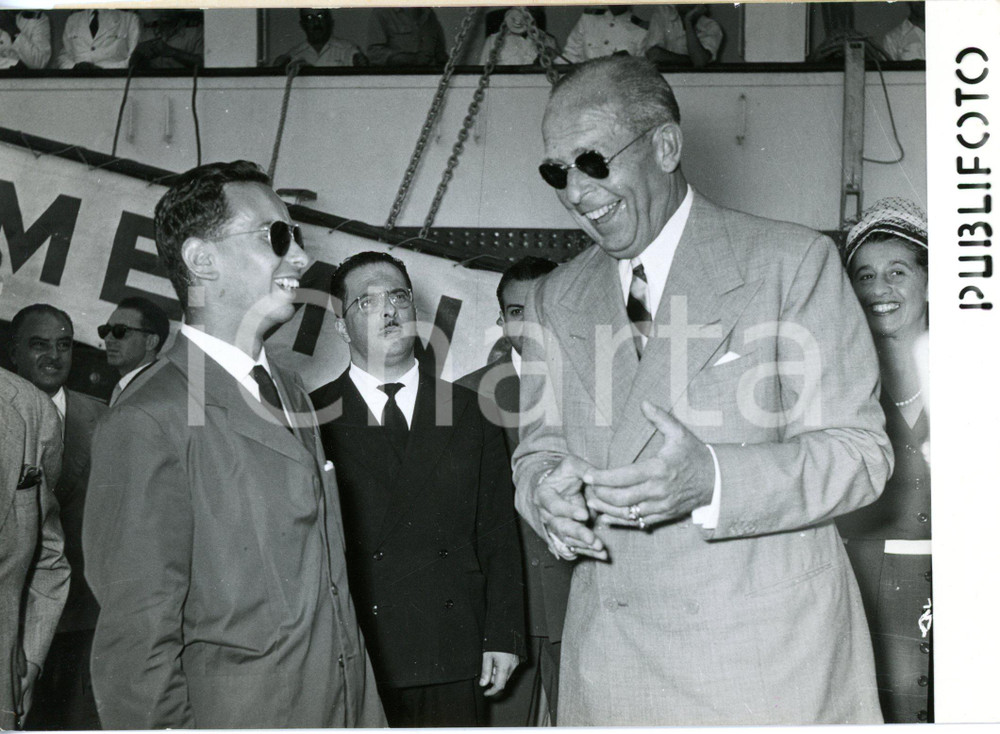 1954 NAPOLI - CROCIERA DEI RE - Paolo di Grecia con un addetto al consolato
