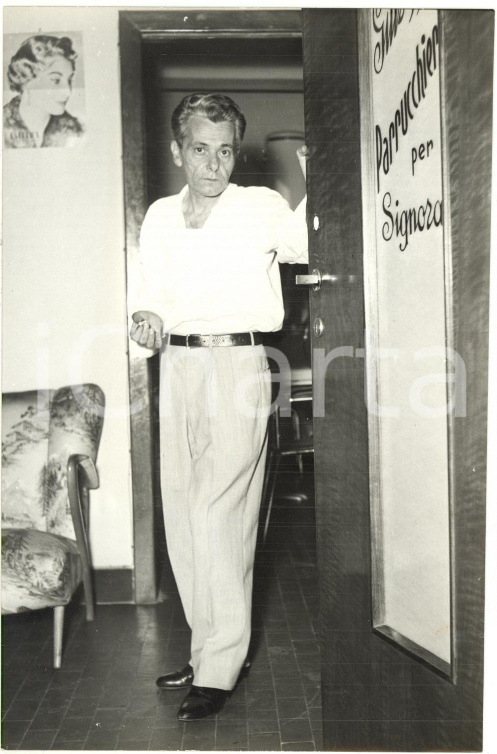 1959 GENOVA Il parrucchiere Giuseppe SALAMIDA dopo la denuncia a Sophia LOREN