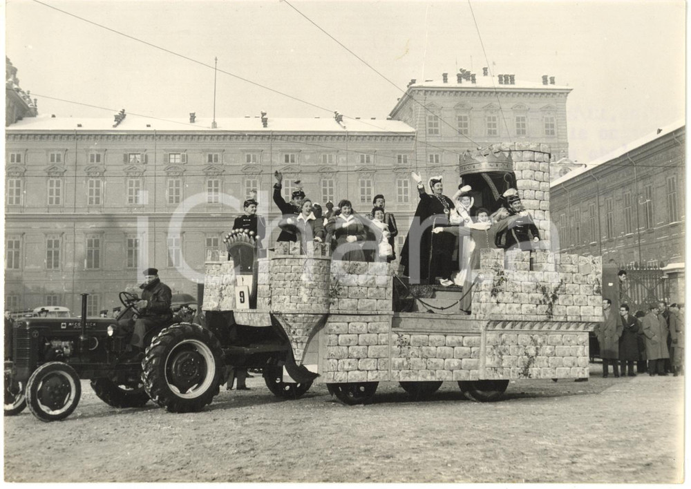 1956 CARNEVALE - TORINO Palazzo Reale - Sfilata carro allegorico di Chivasso