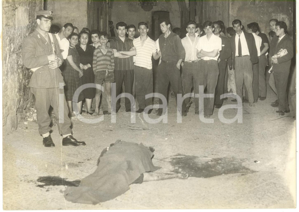 1960 PALERMO Omicidio Francesca TOLA - Polizia e curiosi sul luogo del delitto