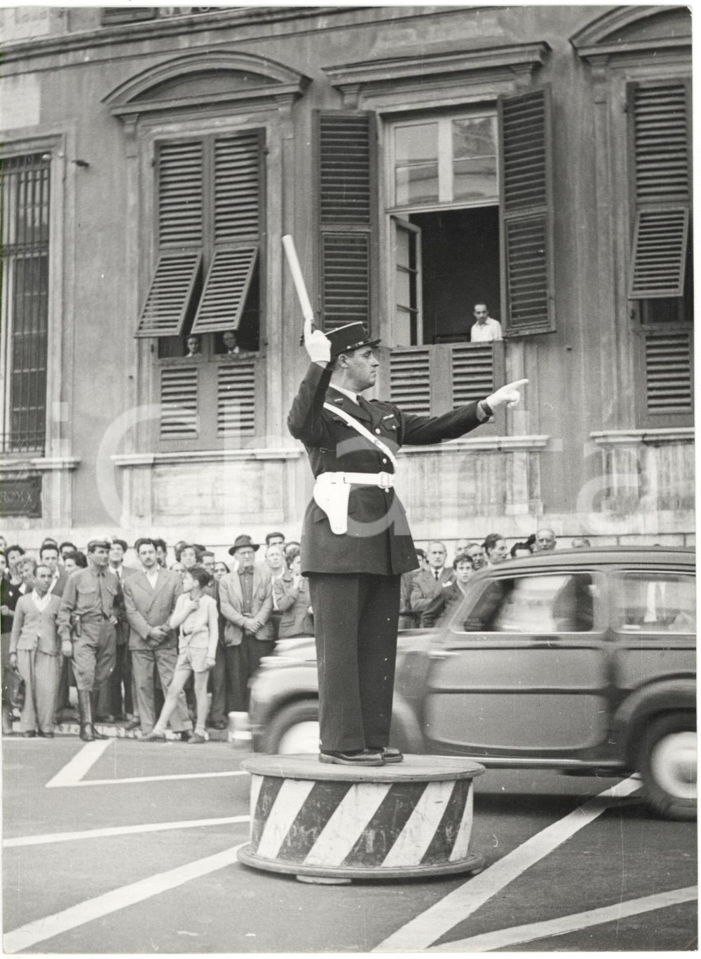 1954 GENOVA Vigile urbano parigino dirige il traffico a un incrocio *Foto 13x18