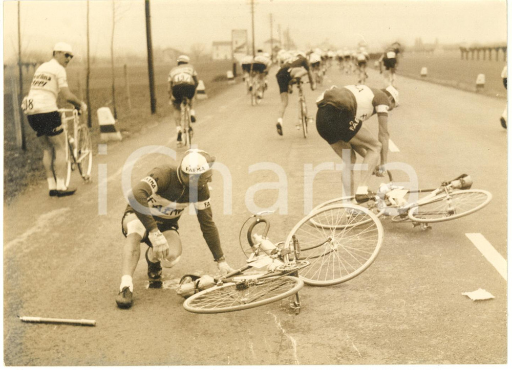 1959 CICLISMO - MILANO-SANREMO - Caduta di Hilaire COUVREUR e Jozef SCHILS ^Foto