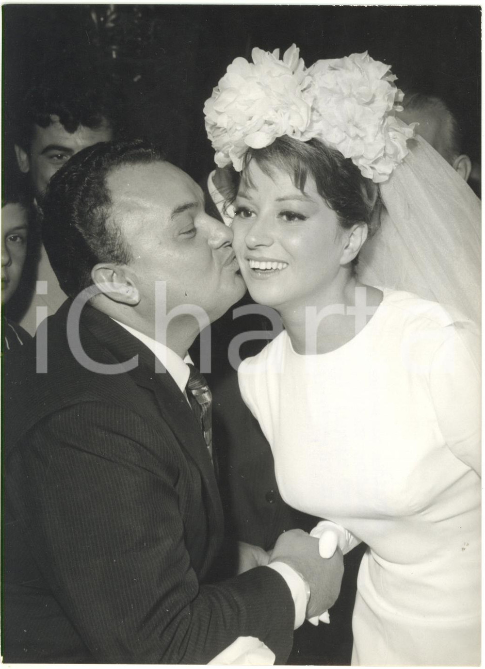 1962 RIVALTA Nozze Miranda MARTINO-Ivano DAVOLI - Luciano TAJOLI bacia la sposa