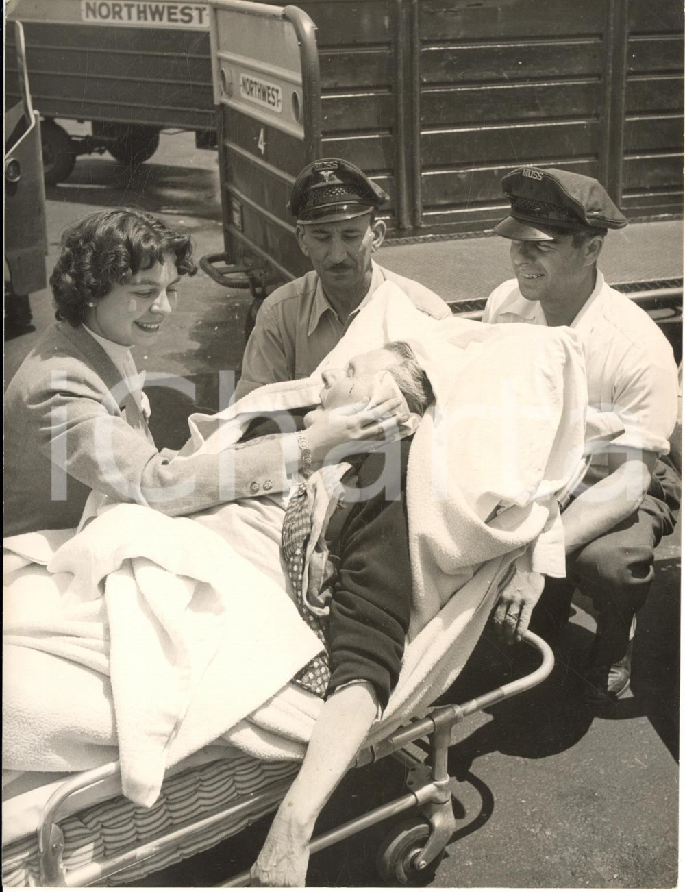 1953 NEW YORK Arrival of Anna HEIMERL with heart trouble after visiting her home