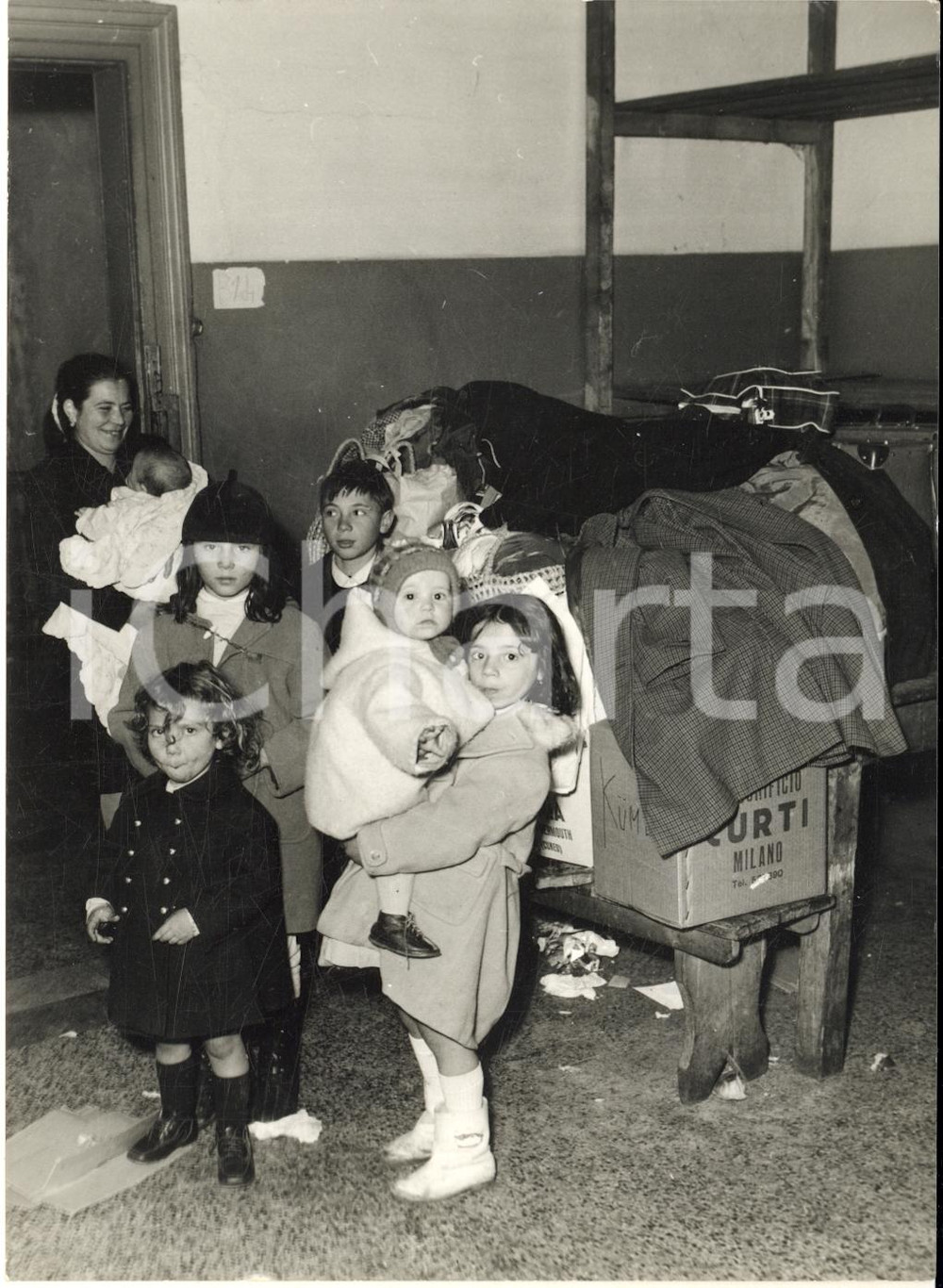 1968 MILANO Stazione Centrale - Arrivo sfollati del TERREMOTO DEL BELICE *Foto