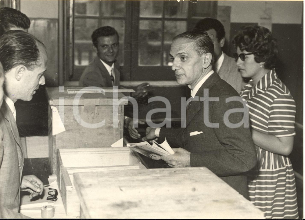1959 PALERMO Elezioni Regionali Sicilia - Camillo GIARDINA al voto *Foto 18x13