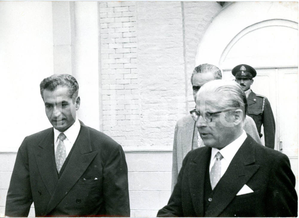 1957 TEHERAN (IRAN) Mohammad Reza PAHLAVI con il presidente Giovanni GRONCHI