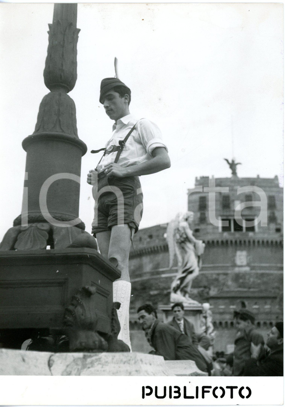 1955 ROMA Ponte Sant'Angelo - Heine BURATTI di Bolzano pronto a tuffo nel Tevere