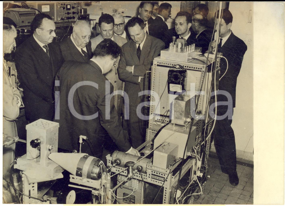 1960 BESANÇON Personnalités autour du premier horloge atomique français - Photo