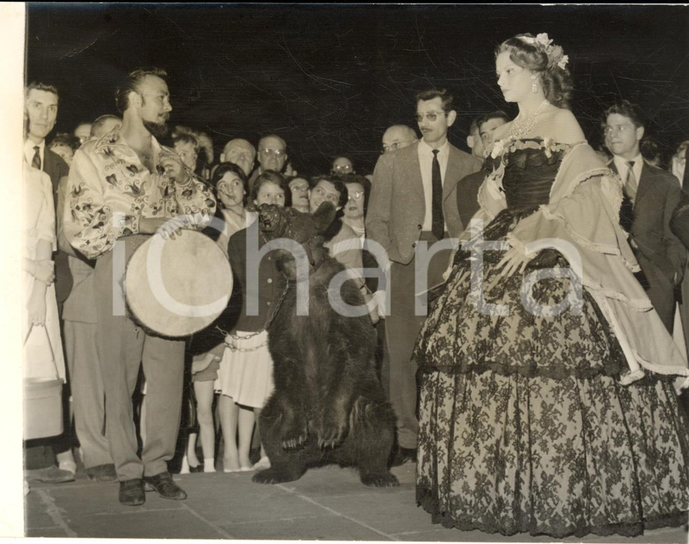 1961 PARIS Foire St-Ovide - Christiane MINAZZOLI en Comtesse de Castiglione