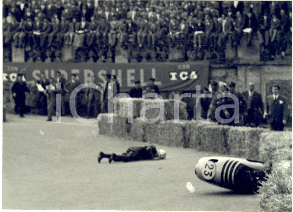 1957 MOTOCICLISMO IMOLA Remo VENTURI cade nella Curva delle acque minerali FOTO