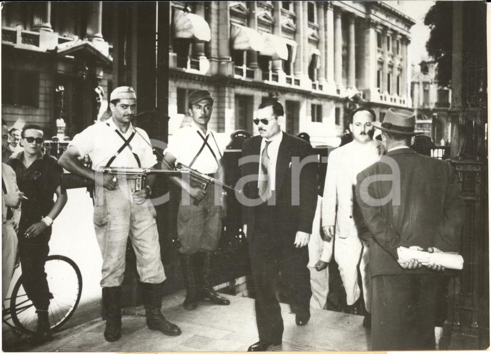 1959 BUENOS AIRES Presidio militare dopo gli scontri con i peronisti *Foto 18x13