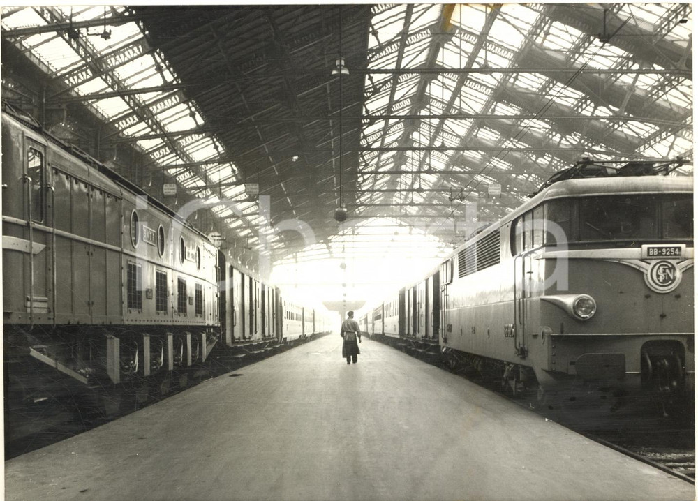 1961 PARIS Grève des transports - Quais de la Gare de Lyon déserts - Photo 18x13