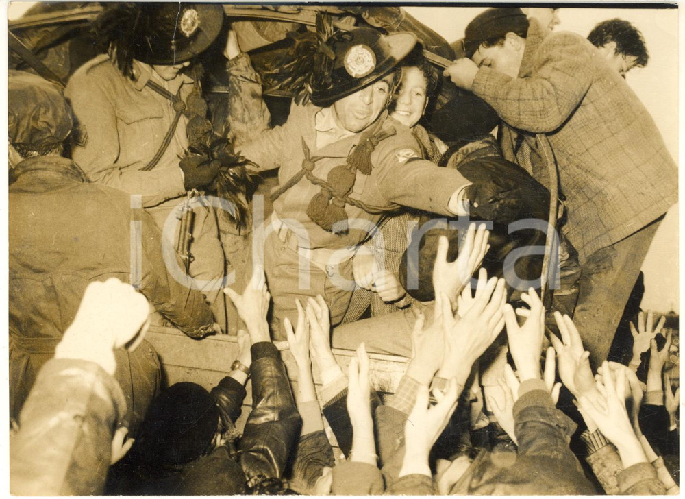1954 TRIESTE Ingresso truppe italiane - Festa per i bersaglieri - Foto 18x13 cm