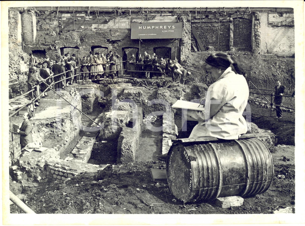 1954 LONDON Rhonda DAWSON sketches Roman Mithraic temple near Mansion House