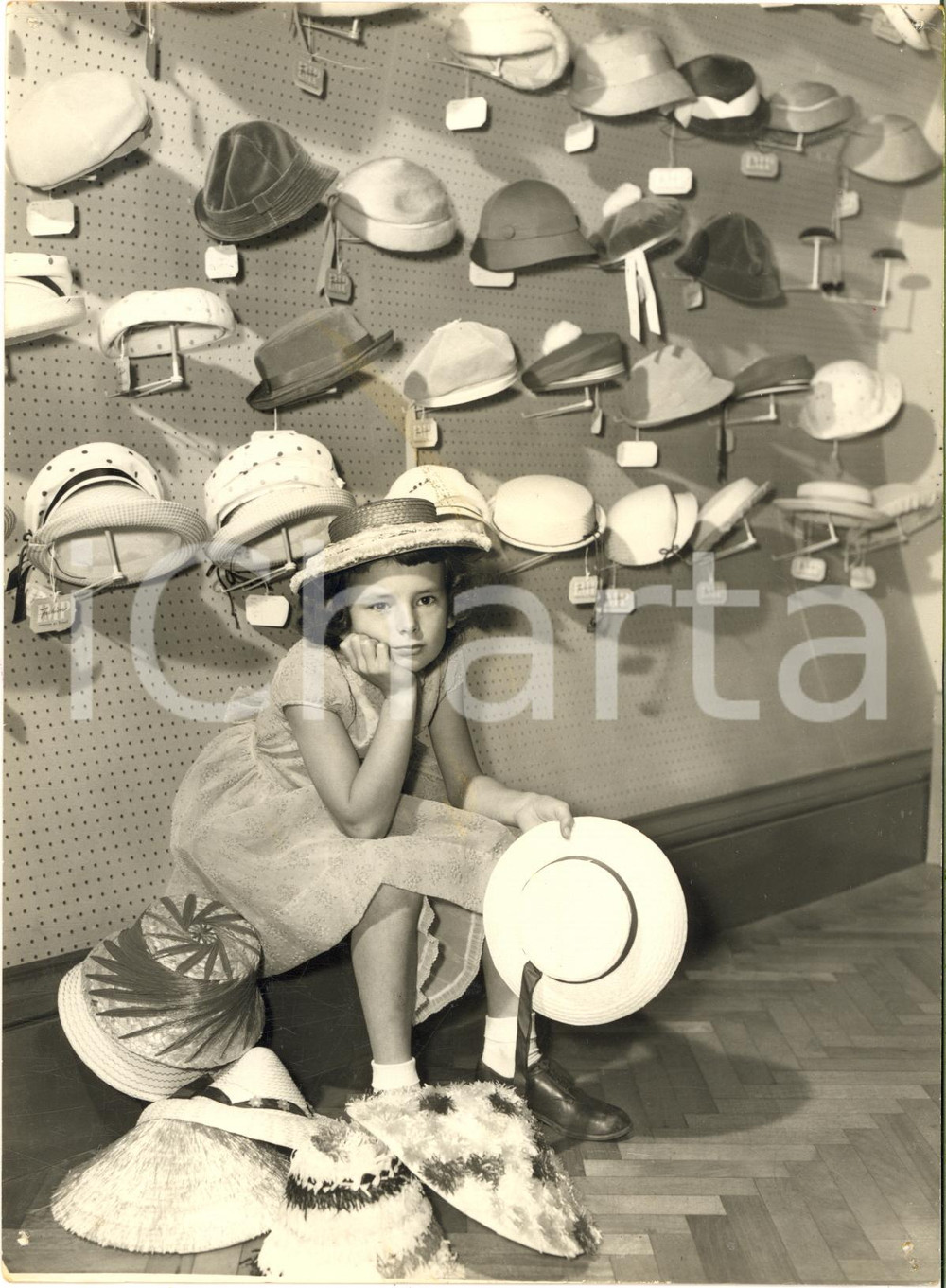 1958 LONDON Young girl choosing a hat from FASHION IMP collection *Photo 15x20