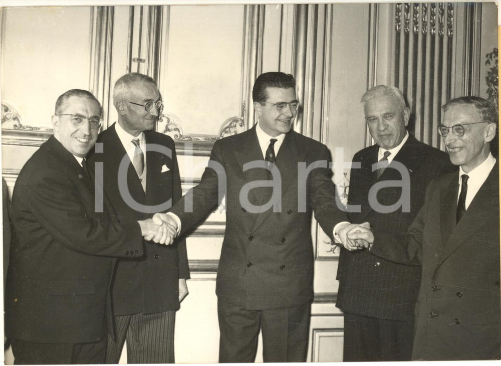 1958 PARIS HOTEL MATIGNON Prix de la Recherche Scientifique à quatre savants