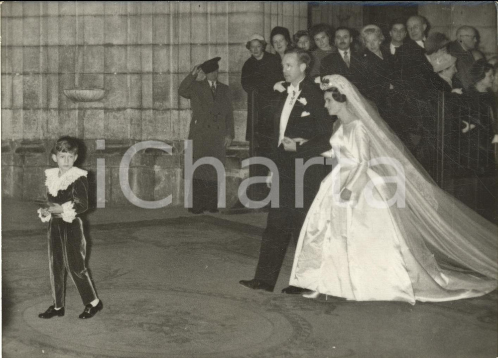 1960 PARIS Notre-Dame - Edouard LOBKOWICZ Francesca BORBONE-PARMA dopo le nozze