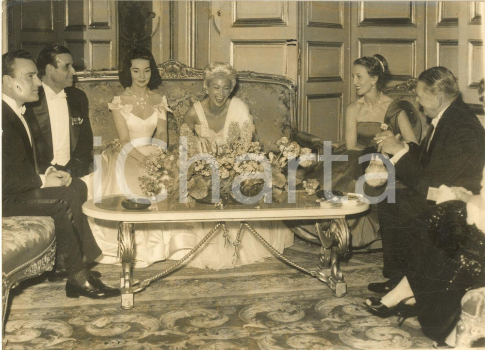 1957 PARIS Réception Elysée - Martine CAROL et Lysette DARSONVAL avec René COTY