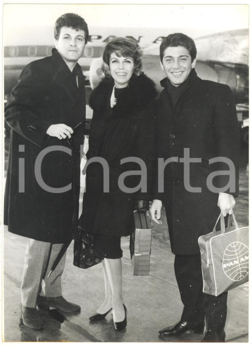 1962 PARIS Aeroporto - Arrivo di Tommy SANDS Nancy SINATRA Jr. e Paul ANKA *Foto