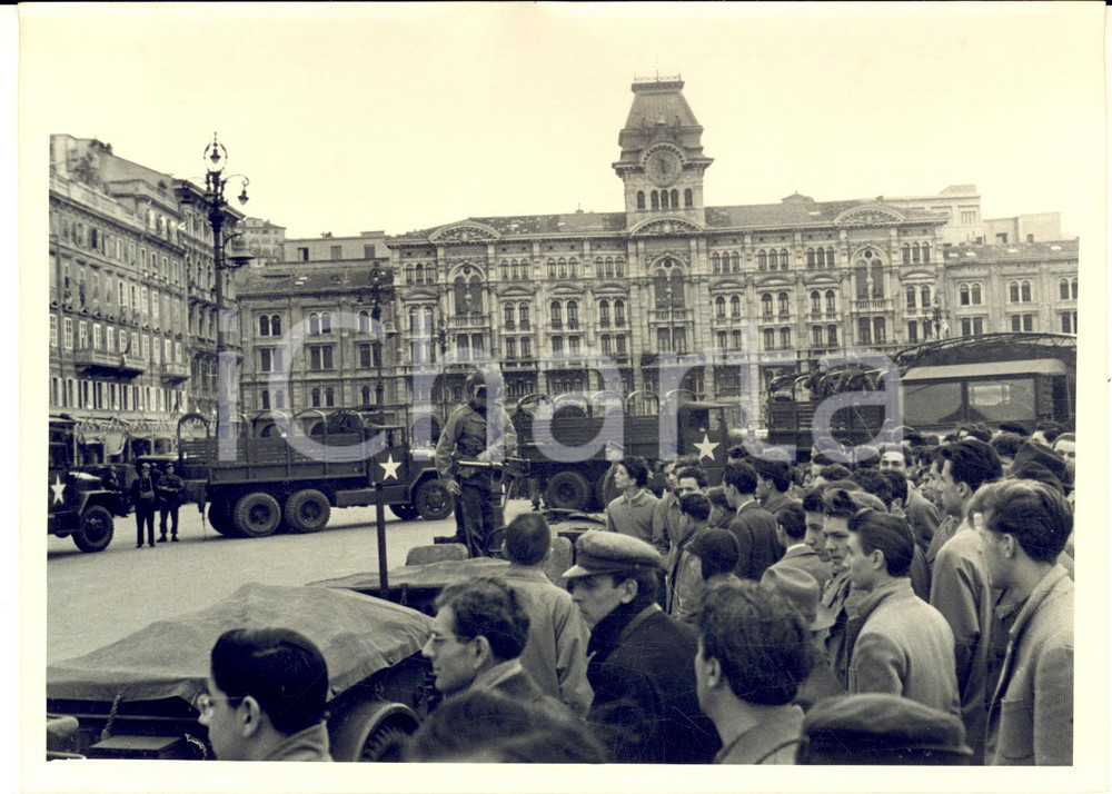 1953 Rivolta di TRIESTE - Presidio truppe alleate in Piazza Unità d'Italia *Foto