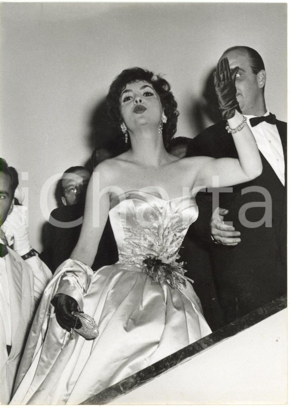 1956 VENEZIA MOSTRA DEL CINEMA Arrivo di Gina LOLLOBRIGIDA e Milko SKOFIC *Foto