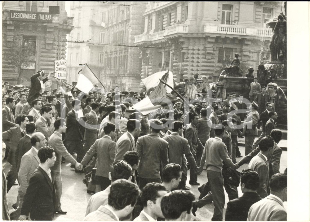 1953 NAPOLI Corteo di studenti a favore di Trieste italiana - Foto 18x13 cm