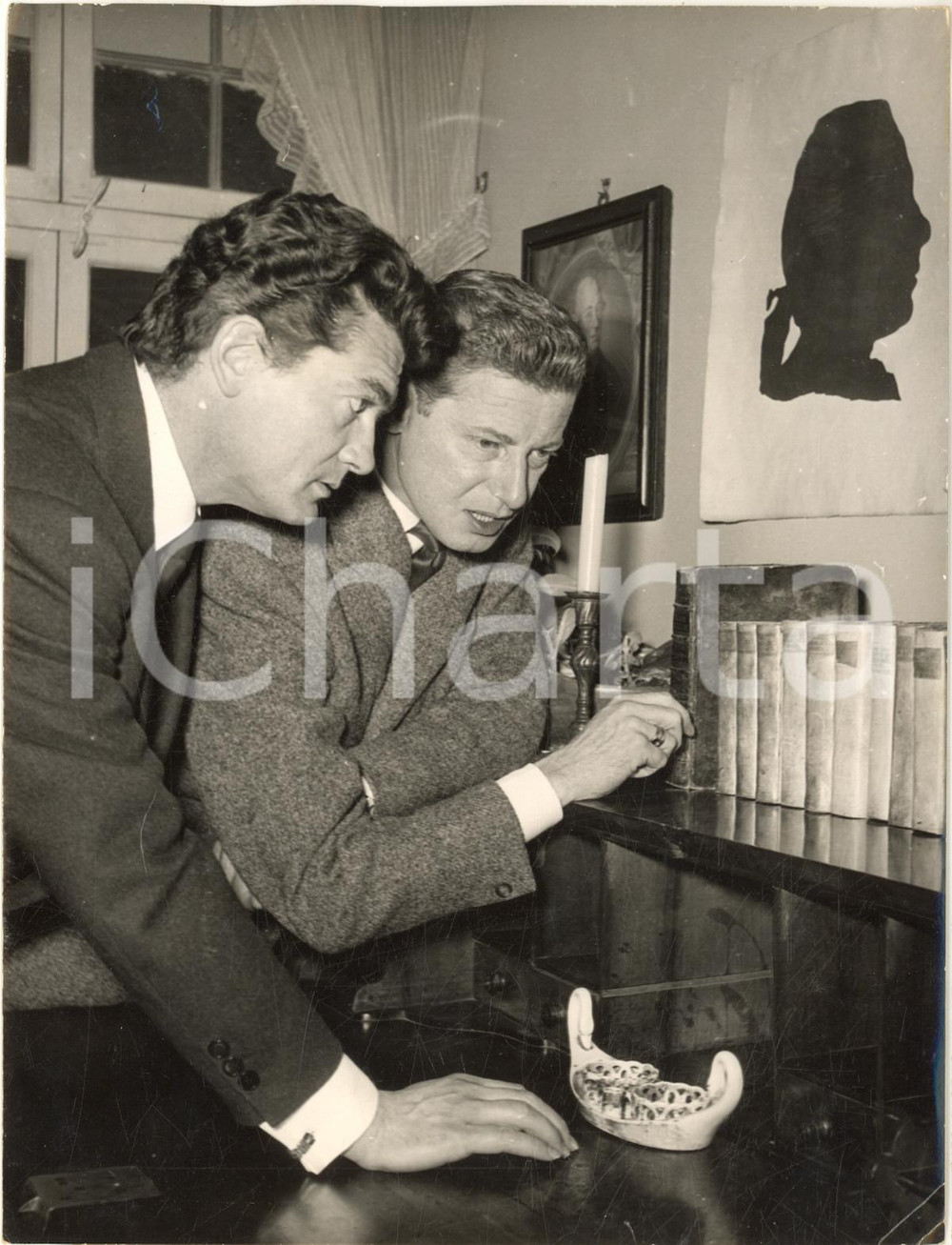 1953 FRANKFURT Jean MARAIS and Dieter BORSCHE visiting the Goethe House *Photo