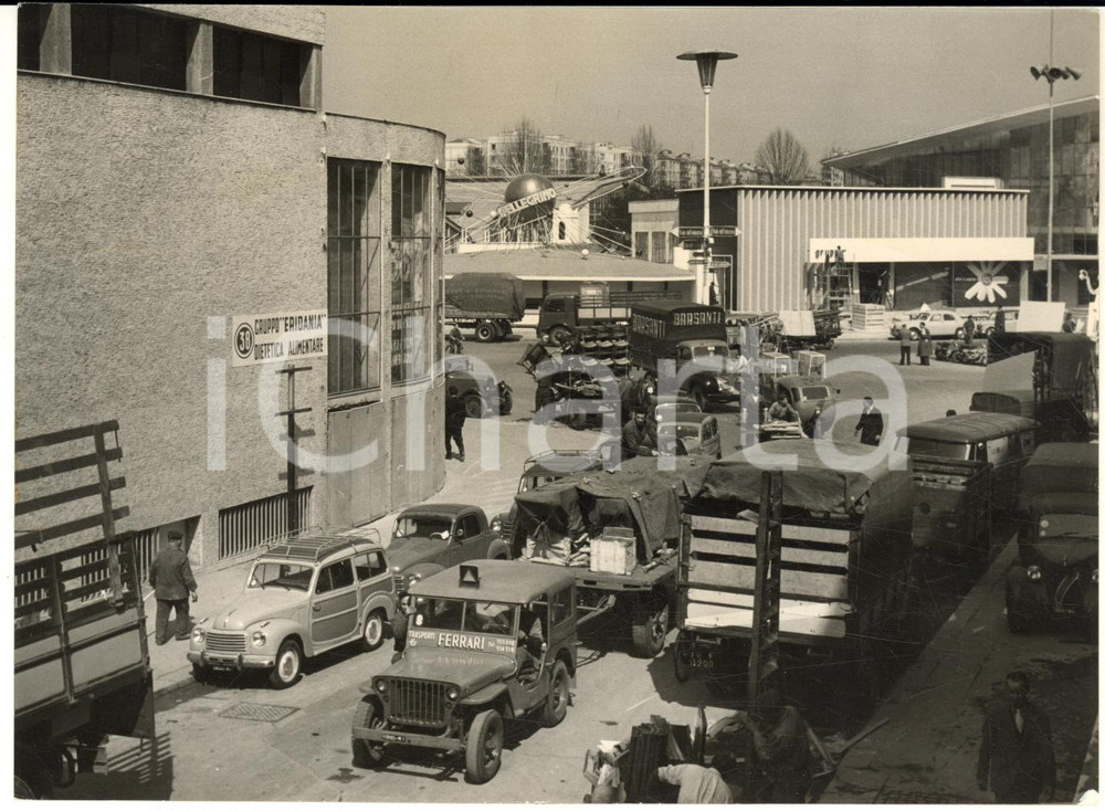 1955 MILANO Preparativi per la Fiera Campionaria - Camion in arrivo *Foto 18x13