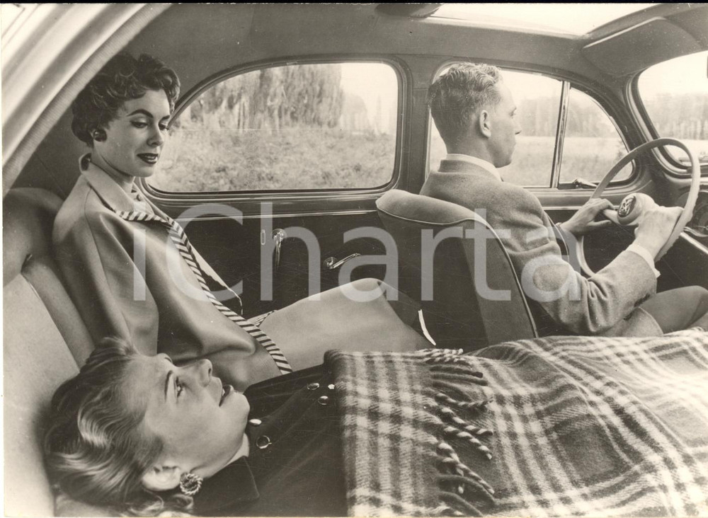 1955 FRANCE Voiture PEUGEOT 203 avec siège-couchettes *Photo 18x13 cm