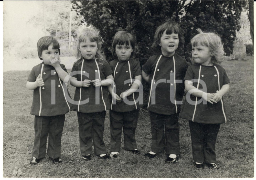 1972 SCOTLAND Five sisters HANSON children dressed up - Photo 18x13 cm
