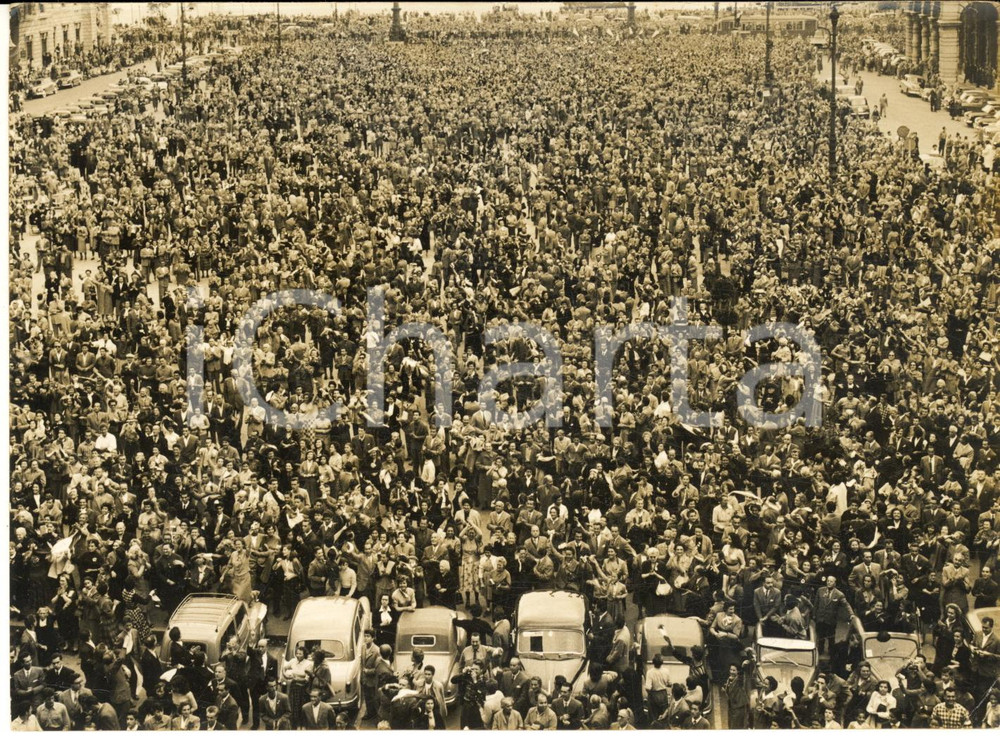 1954 TRIESTE ITALIANA Piazza Unità d'Italia affollata per la cerimonia *Foto