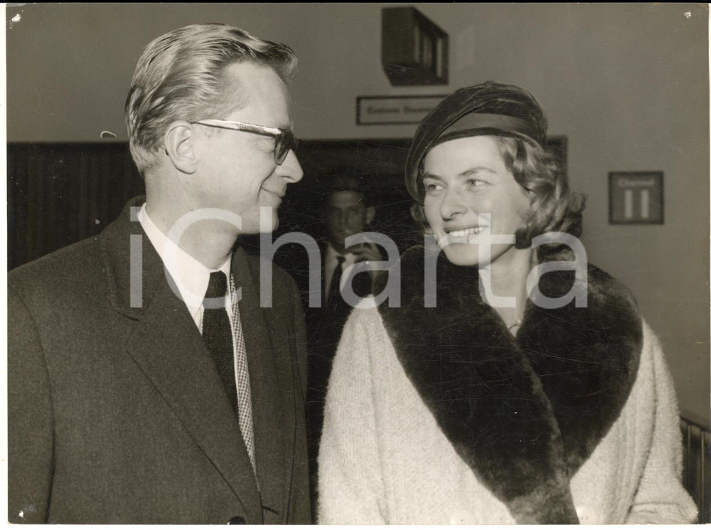 1958 LONDON Arrival of Ingrid BERGMAN and Lars SCHMIDT - Photo 20x15 cm