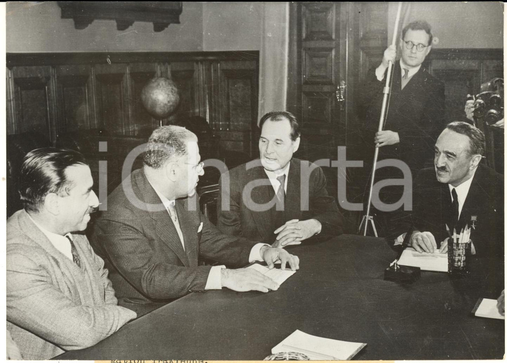 1959 MOSCOW USSR-IRAQ talks - Anastas MIKOJAN receives the delegation *Photo
