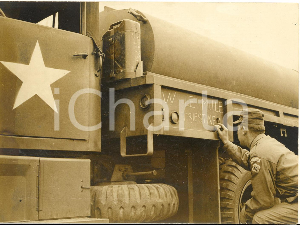 1954 TRIESTE Partenza americani - Soldato scrive "W le mule triestine" *Foto