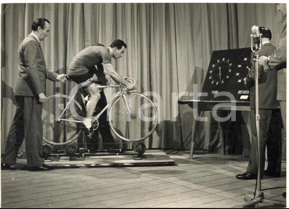 1957 RAI "Telematch" Il braccio e la mente - Ciclista Nino DEFILIPPIS in studio