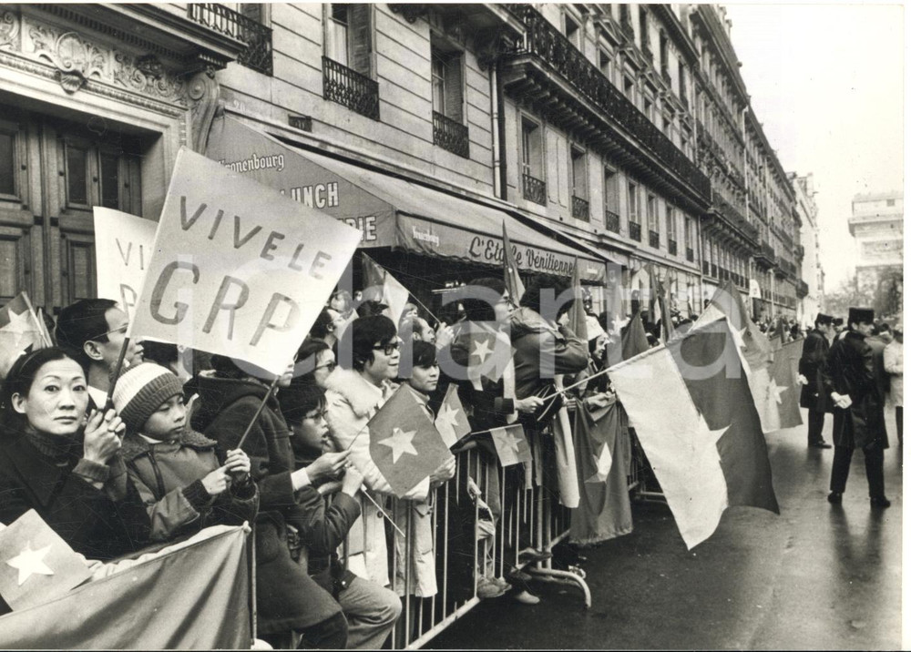 1973 PARIS Accordo per armistizio in Vietnam - Manifestanti in Avenue Kléber