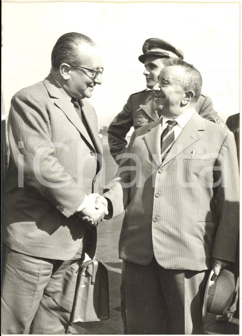 1956 ROMA Arrivo socialista Pierre COMMIN all'aeroporto - Foto 13x18 cm