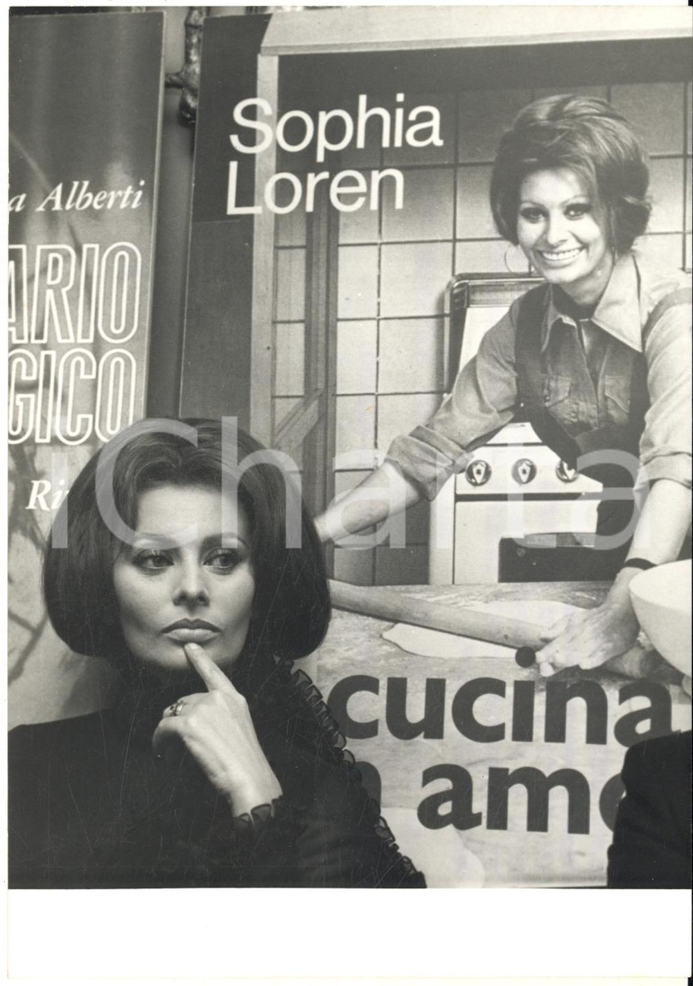 1971 T/N "Raffaello" - Sophia LOREN presenta il suo libro "In cucina con amore"