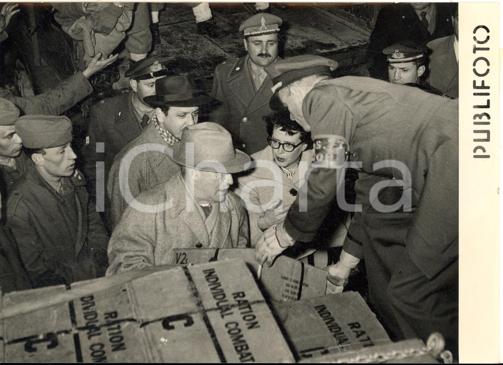 1956 NAPOLI Arrivo soccorsi americani per i paesi colpiti dalle nevicate *Foto