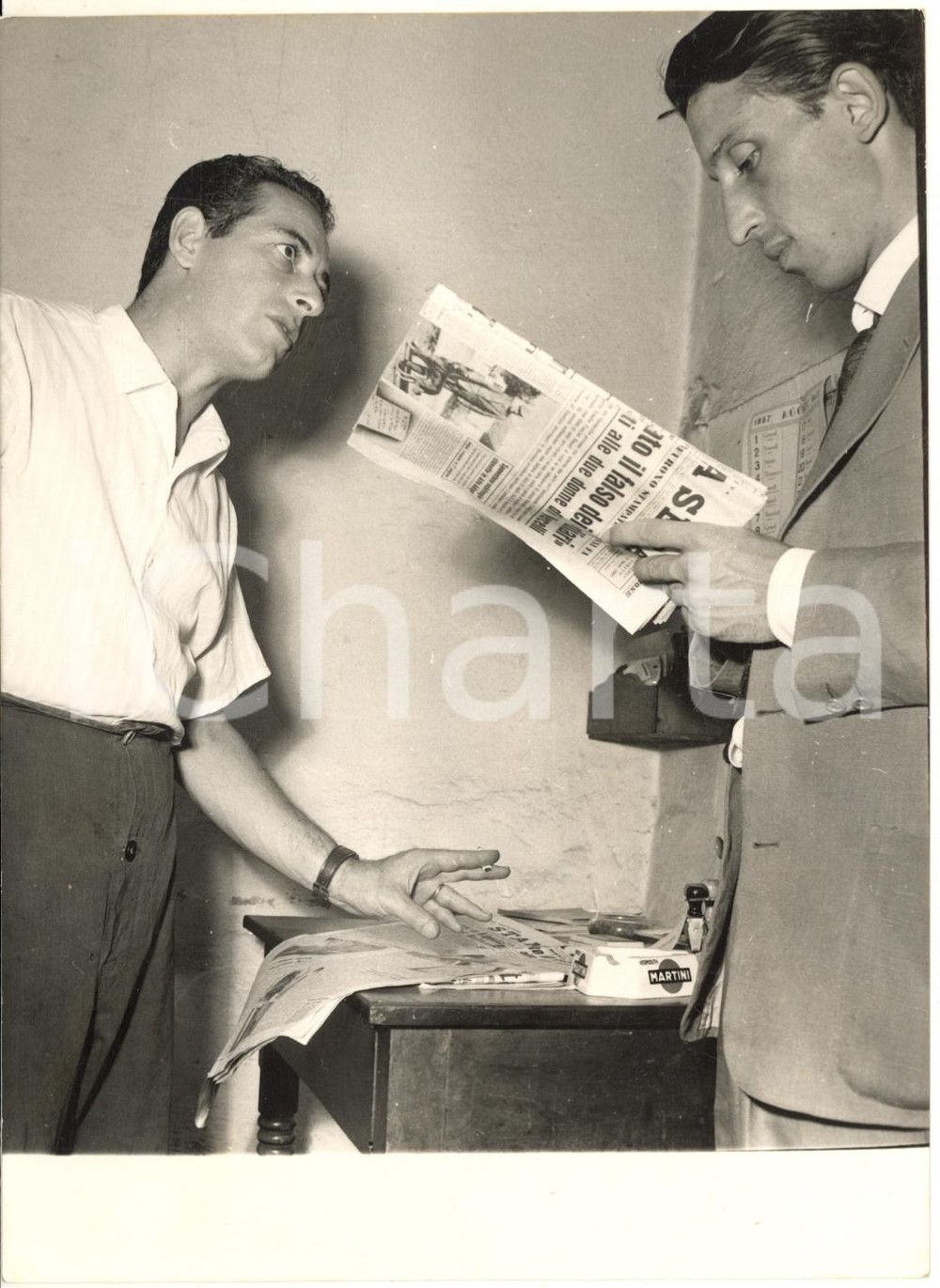 1957 VERCELLI Caso falsi diari di MUSSOLINI - Linotipista Ezio VARALDA *Foto 2  Fotografia d'epoca con didascalia coeva al verso.  GOOD/buono ma lievi piegature e difetti di stampa Formato: 13x18 cm originale e autentica 1